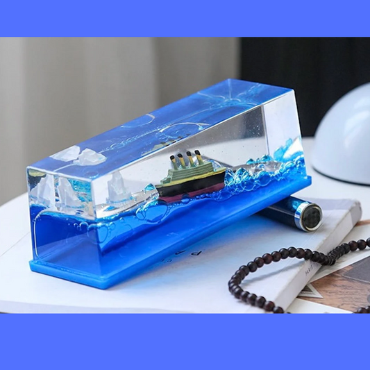 Titanic Unsinkable Fluid Drift Bottle – Acrylic Cruise Ship Decor with Iceberg Scene | Relaxing Liquid Motion Display for Car Dashboard & Home